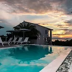 Aparthotel Pachis Escape