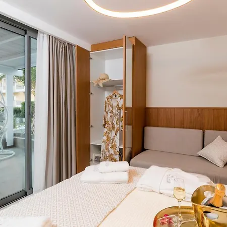 Pachis Escape Apartmanhotel 4*
