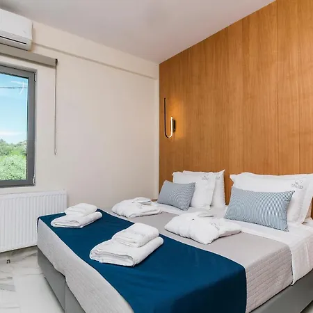 Pachis Escape Apartmanhotel 4*
