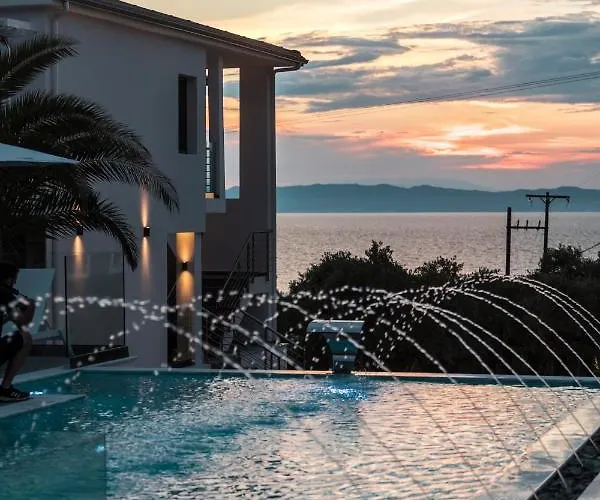 Pachis Escape Apartmanhotel 4*