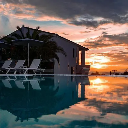 Aparthotel Pachis Escape