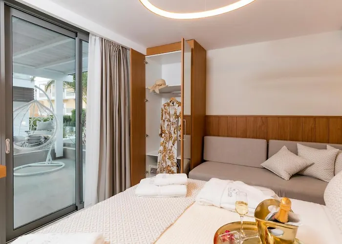 Pachis Escape Apartahotel 4*