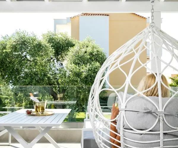 Pachis Escape Apartahotel 4*