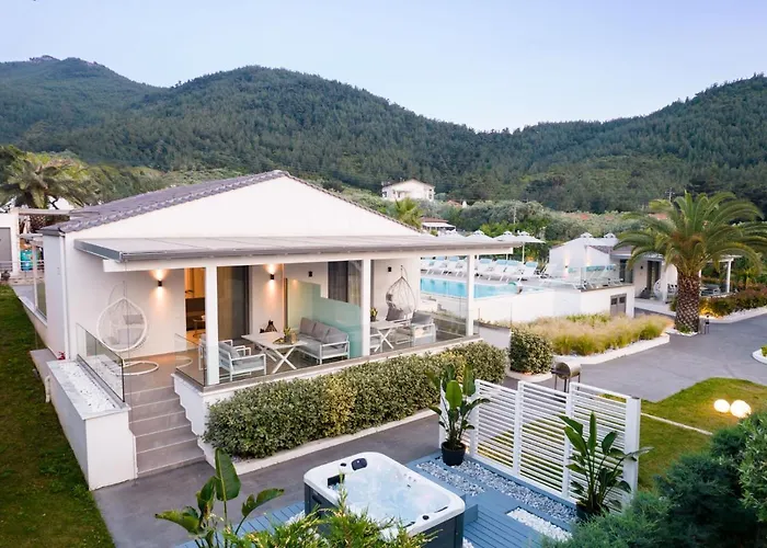 Pachis Escape Apartahotel 4*